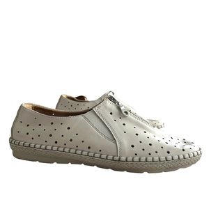 Earth Relief Pod Callisto leather Zipper slip on Shoe Size 8 - 9. White & silver
